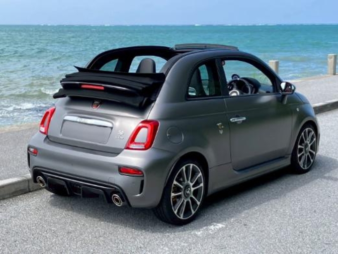 新入庫! アバルト 595Cツーリズモ ソフトトップカブリオレ リムジン那覇空港個別無料送迎(最大7人まで)! ※諸事情等により、リムジン以外での送迎になる場合もあり画像