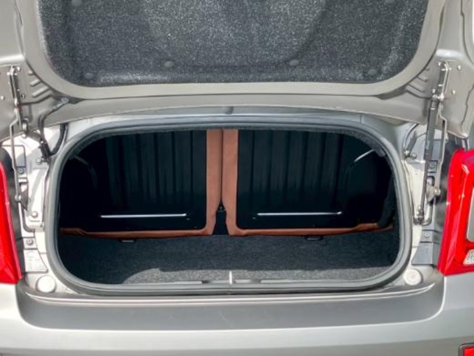 新入庫! アバルト 595Cツーリズモ ソフトトップカブリオレ リムジン那覇空港個別無料送迎(最大7人まで)! ※諸事情等により、リムジン以外での送迎になる場合もあり画像