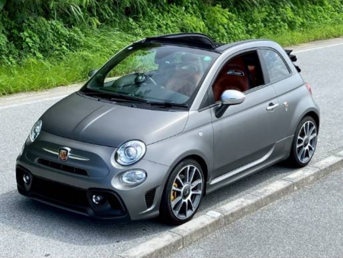 新入庫! アバルト 595Cツーリズモ ソフトトップカブリオレ リムジン那覇空港個別無料送迎(最大7人まで)! ※諸事情等により、リムジン以外での送迎になる場合もあり画像