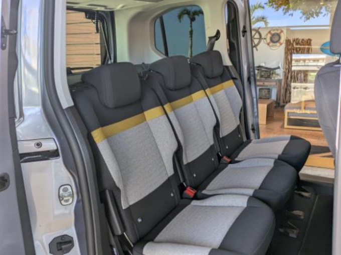 新入庫! シトロエン ベルランゴ パノラミックガラスルーフ 5人乗り リムジン那覇空港個別無料送迎(最大7人まで)! ※諸事情等により、リムジン以外での送迎になる場合もあり画像